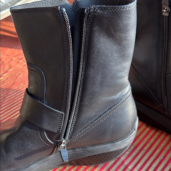 MBT Vibram leather Boot - Picture 9 of 9